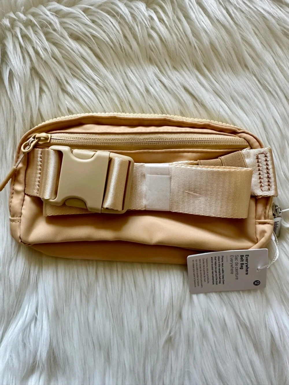 Lululemon Everywhere Wordmark Crossbody Belt Bag 1L - Light Yellow - Picture 4 of 6